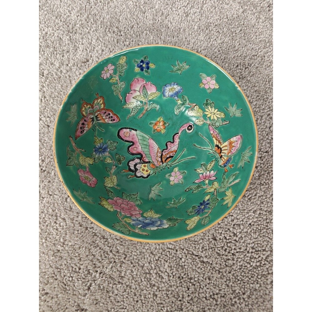 Chinese famille rose porcelain Turquoise bowl Butterflies Flower Garden